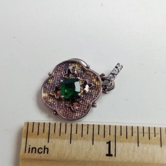 Vintage Unique Green Rhinestone Pendant Charm, Silver Tone Setting, Estate - Picture 4 of 6